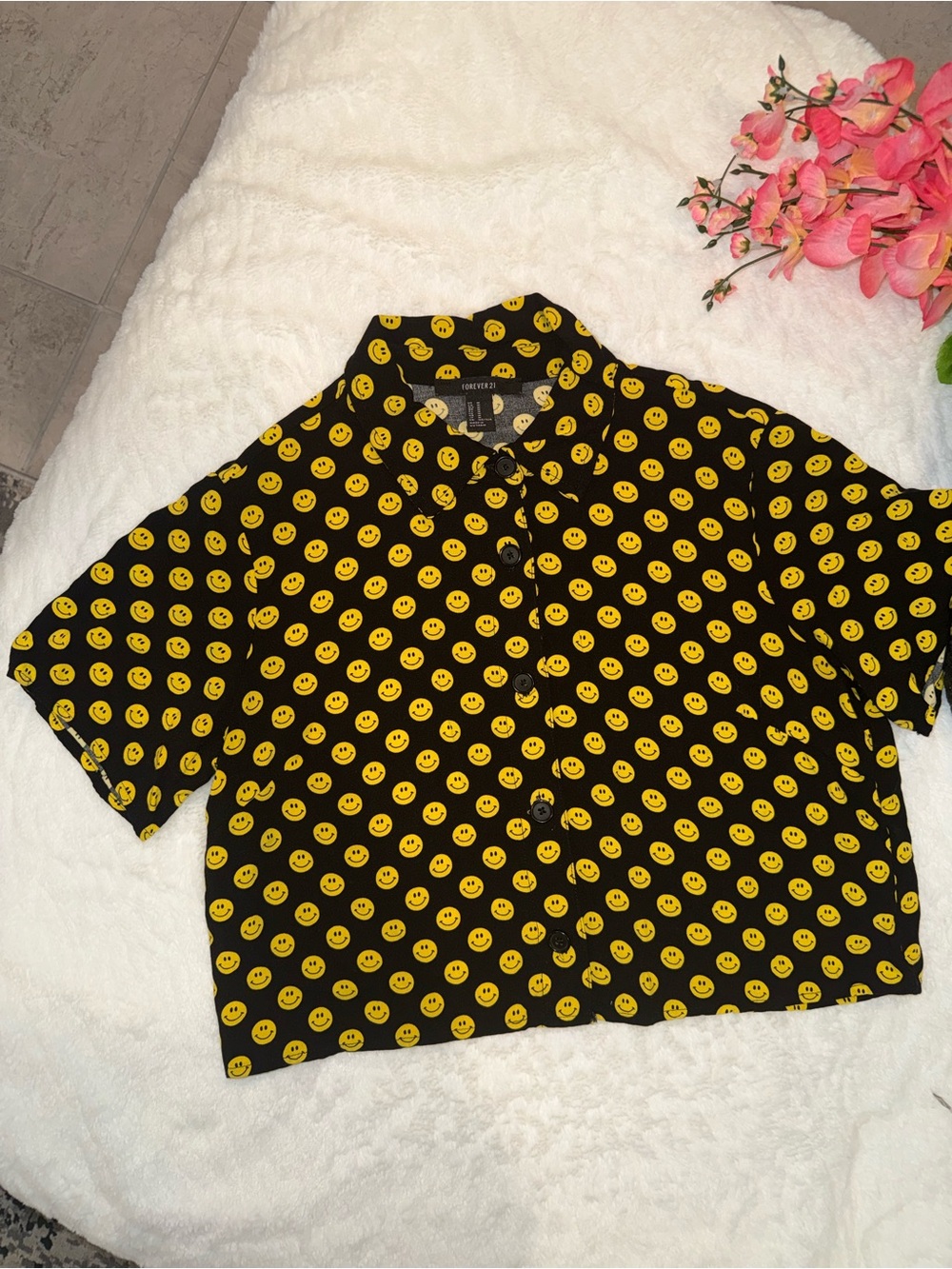 2 x 20$ Forever 21 Black Button-Down Top with Yellow Smiley Print Size M